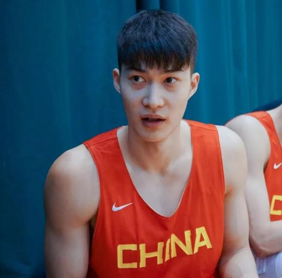 老年篮球爱好者如何练习控卫技巧_2